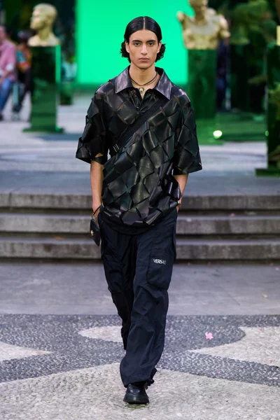 Look 32